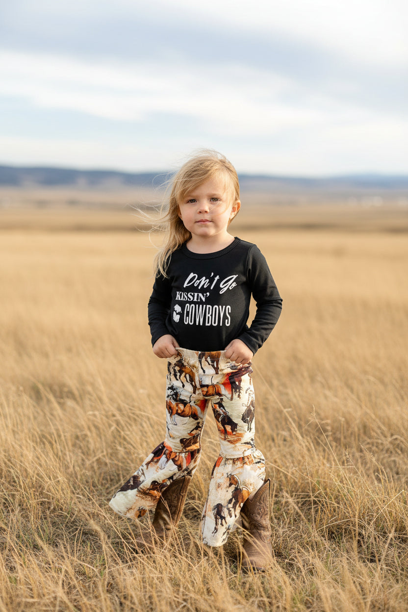 Don’t Go Kissing Cowboys Bell Bottoms | Cowboy Rodeo Flare Pants
A fun and sassy outfit for our little cowgirls (and a good reminder for the rest of us!) 🤠💋 These Cowboy Rodeo Flare Pants bring the perfect mix of Western charm and trendy style!
✔ True to Size Fit – Comfortable & flattering.