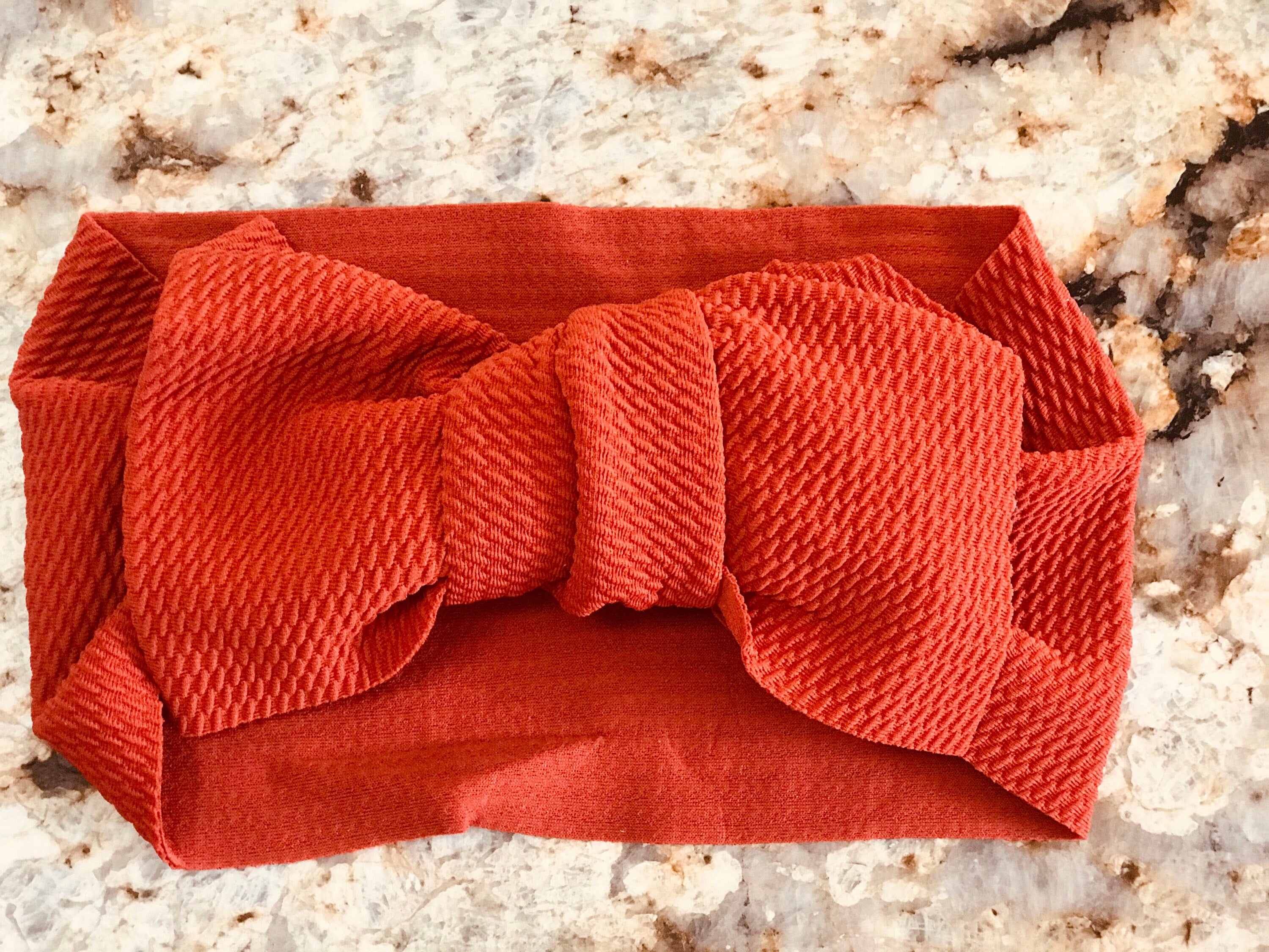 Orange These Big Bow Headbands for babies and toddlers are the perfect finishing touch to your little one's adorable outfit (also sold by Razels 😉). Soft, stretchy, and adjustable, they provide both comfort and style! And now, they’re available in even more colors!
✔ Hand-tied, not sewn, so you can adjust for the perfect fit