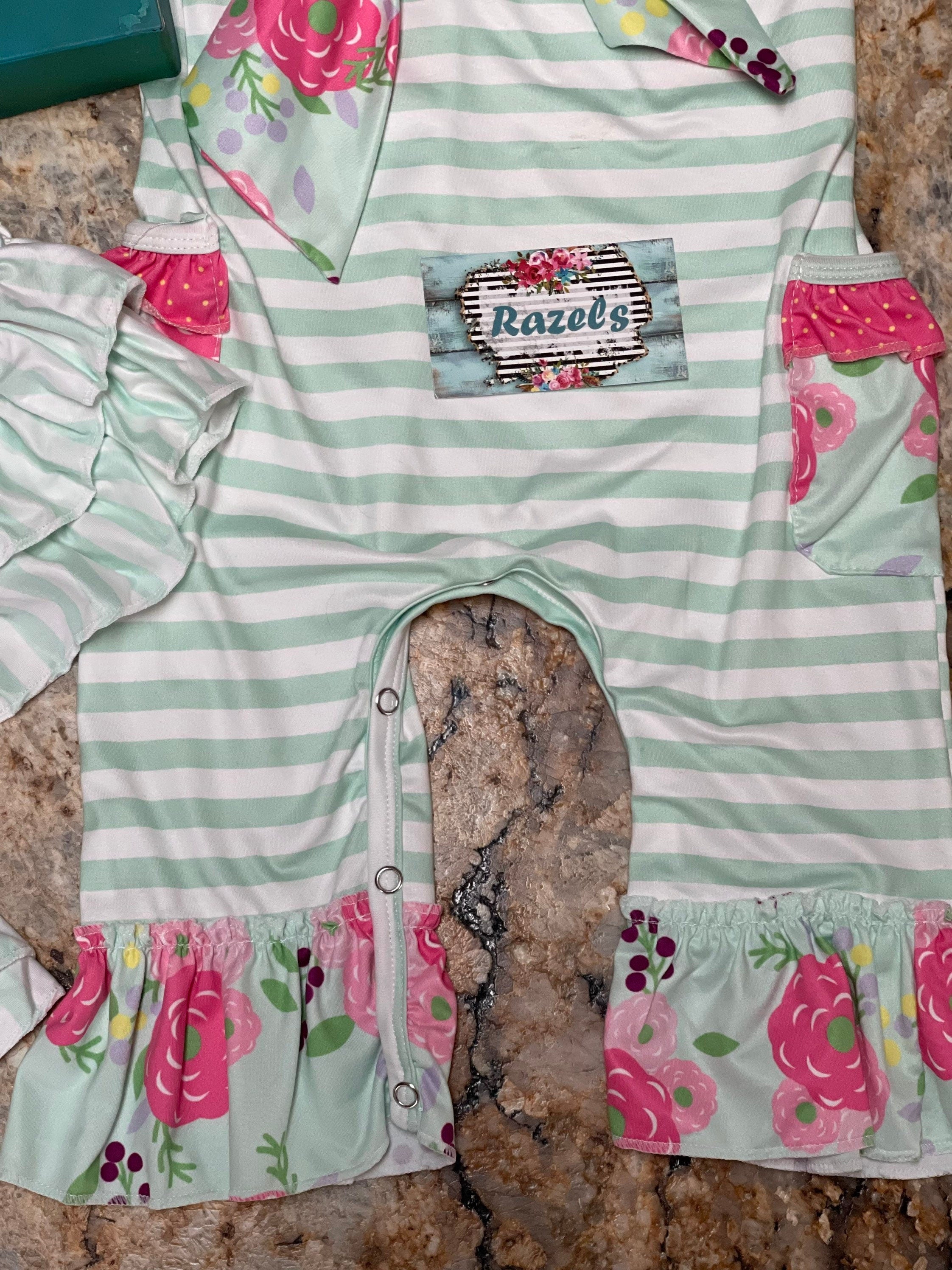 🌸 The Sweetest Springtime Romper – Now Just $10! 🌸
Size: 18/24 Months – LAST ONE!
Pink Floral + Mint Stripe Jumpsuit Romper
This romper has to be the cutest thing I’ve ever seen! 😍 So in love with the pink floral and those minty stripes—hello, spring perfection! 💕
✓ Ruffled tank straps
✓ Full leg snaps for easy changes
✓ Side pockets (yes, even tiny ones!)
✓ Soft, stretchy, and pull-on easy