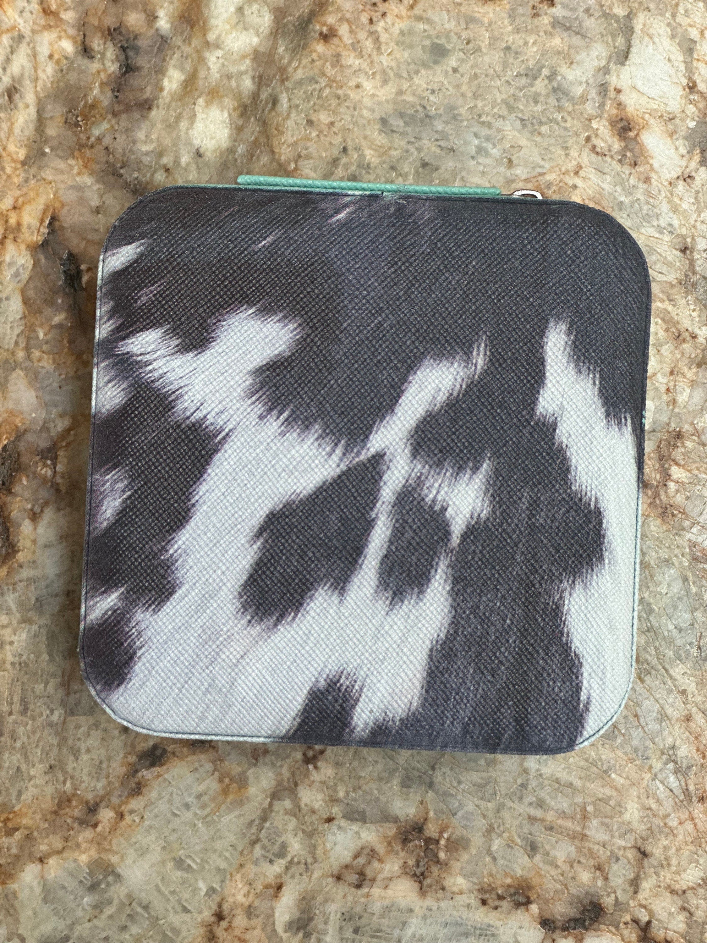 Highland Cow Jewelry Box Skull Cow Travel Jewelry Box Gifts for Cowgirls Western Jewelry Travel Box Cowgirl Mini Jewelry Case
