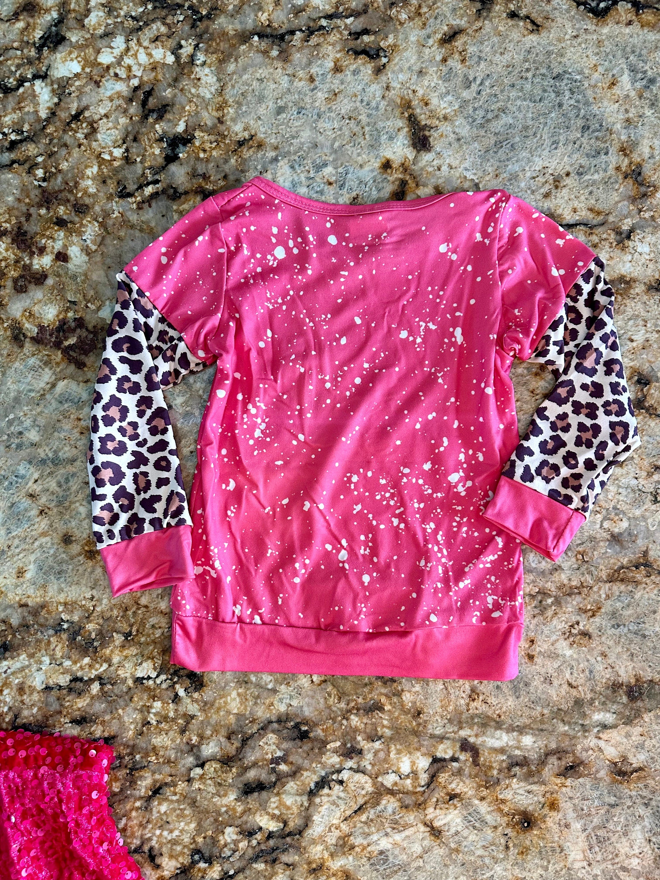 Love Vibes Long Sleeve Tee 💕
Here’s the perfect top for all your Little Sweethearts this Valentines Day! This fun and versatile long sleeve tee pairs beautifully with our PINK Sparkle Bells, leggings, jeans—honestly, it goes with everything!