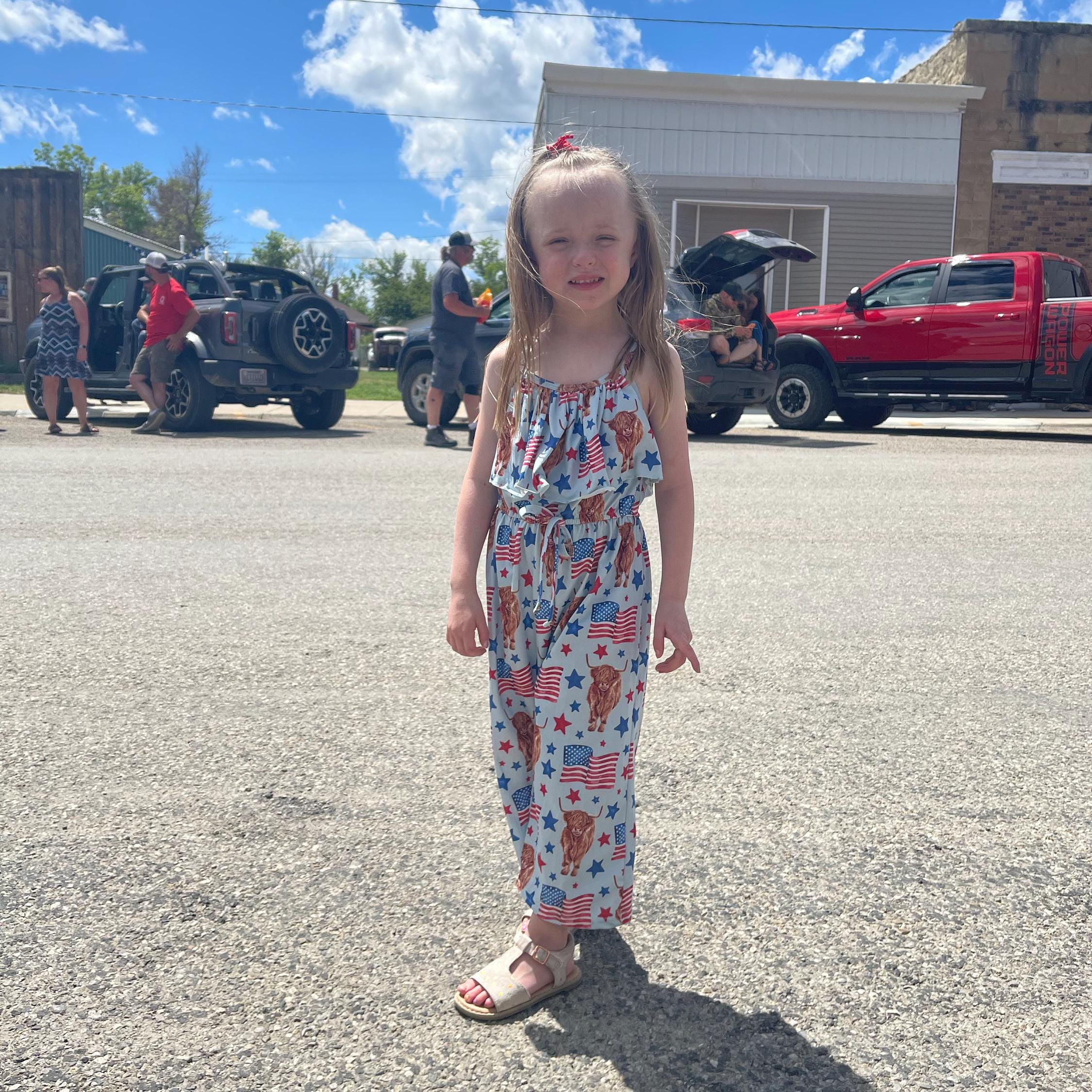 Get ready to celebrate the 4th of July in full-on Western style with our adorable Highland Cow & American Flag outfits!
⨠50% OFF all in-stock sizes!
āļø Ships TODAY from Montana
š Sizes available from 3-6 months to 8/9
š FREE shipping on orders $35+
ā Highland cows + patriotic stars and stripes = the cutest combo ever
ā Three fun styles: button-up shirt, sleeveless dress, and ankle-length romper