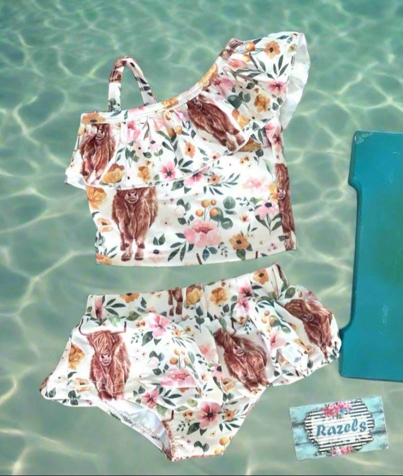 Highland Cow Swimsuit – The Sweetest Western Tankini! 🐂💖
Calling all Highland Cow lovers! This adorable Highland Cow Swimsuit features the funnest (yes, that's a word for this cuteness!) Scottish Highlander Cows and Flowers in a stylish tankini design. With a ruffled neckline and a skirted bottom, this Cowgirl Swimsuit for Kids is as sweet as it is fun! 🌸🐂
✔ Available Sizes: 0-3 months to 8/9!