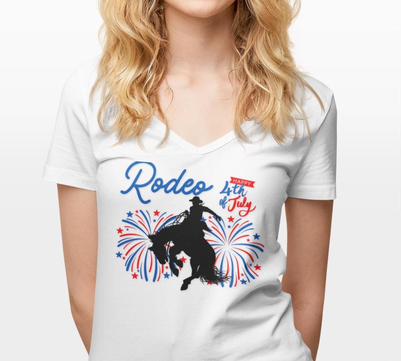 Rodeo Celebration V-Neck â Patriotic Bronc Rider Tee for the 4th of July
Get ready to rodeo into the Fourth of July with style! This unisex V-neck tee features our bold bronc silhouette blasting through red, white, and blue fireworksâbringing big Western energy to your Independence Day fun
â 100% lightweight cotton for all-day comfort
â Flattering retail fit with classic V-neckline
â Ethically produced and fair-labor certified
â Unisex sizing â great for everyone