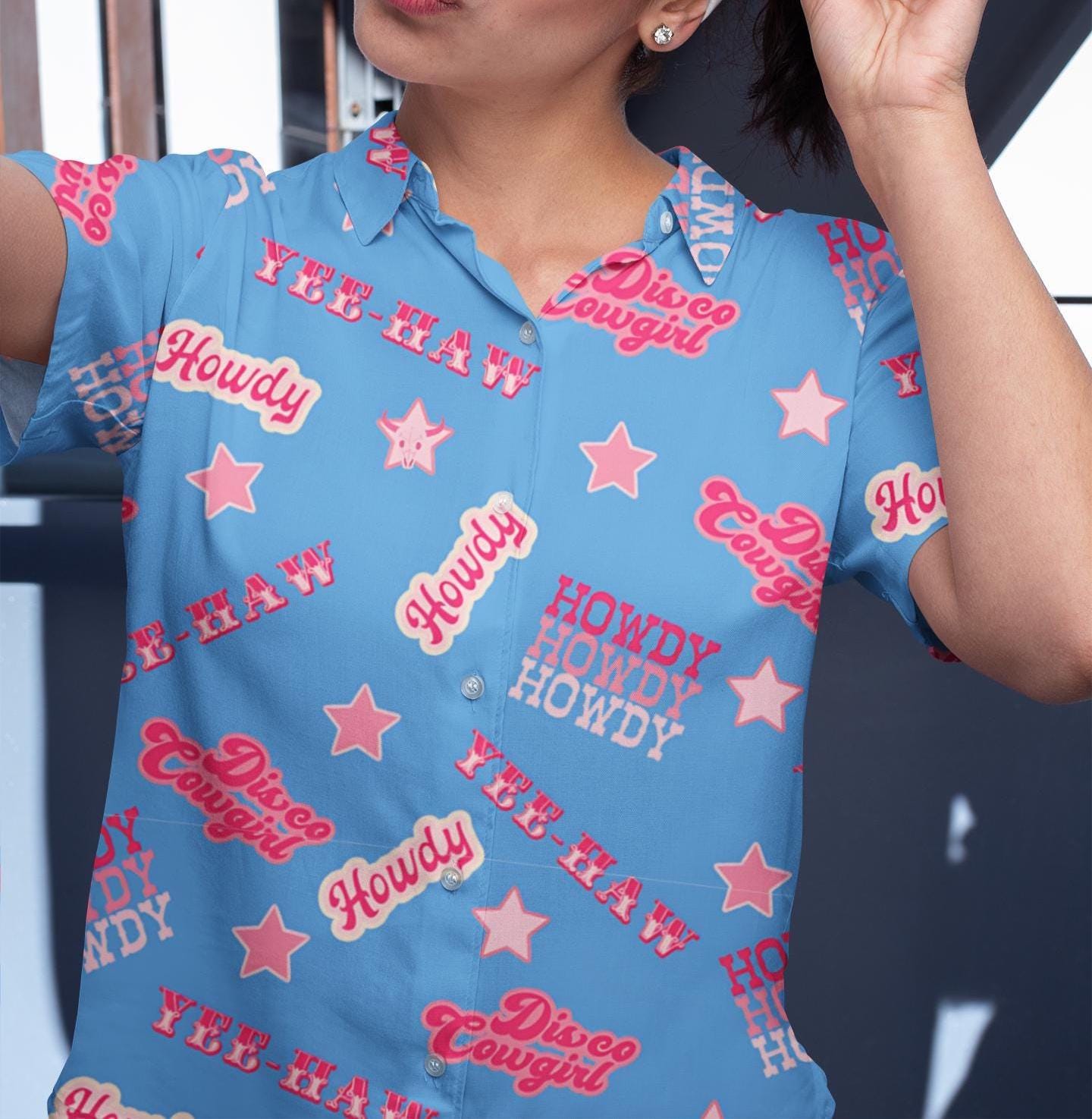 đ Periwinkle Pink Cowgirl Hawaiian Shirt â Howdy Meets Aloha! đ
Yeehaw meets vacay vibes in this bold and breezy button-down! Featuring an allover print in dreamy periwinkle blue and pink, this shirt is decked out with playful cowgirl sayings like âHowdy,â âYeehaw,â and âDisco Cowgirl,â plus a sprinkle of stars for that extra Western magic đ€ âš
â Summer BBQs
â Beach bonfires
â Rodeos & team roping days
â Dance floors & casual hangs
â Vacay snapshots that scream âfun!â