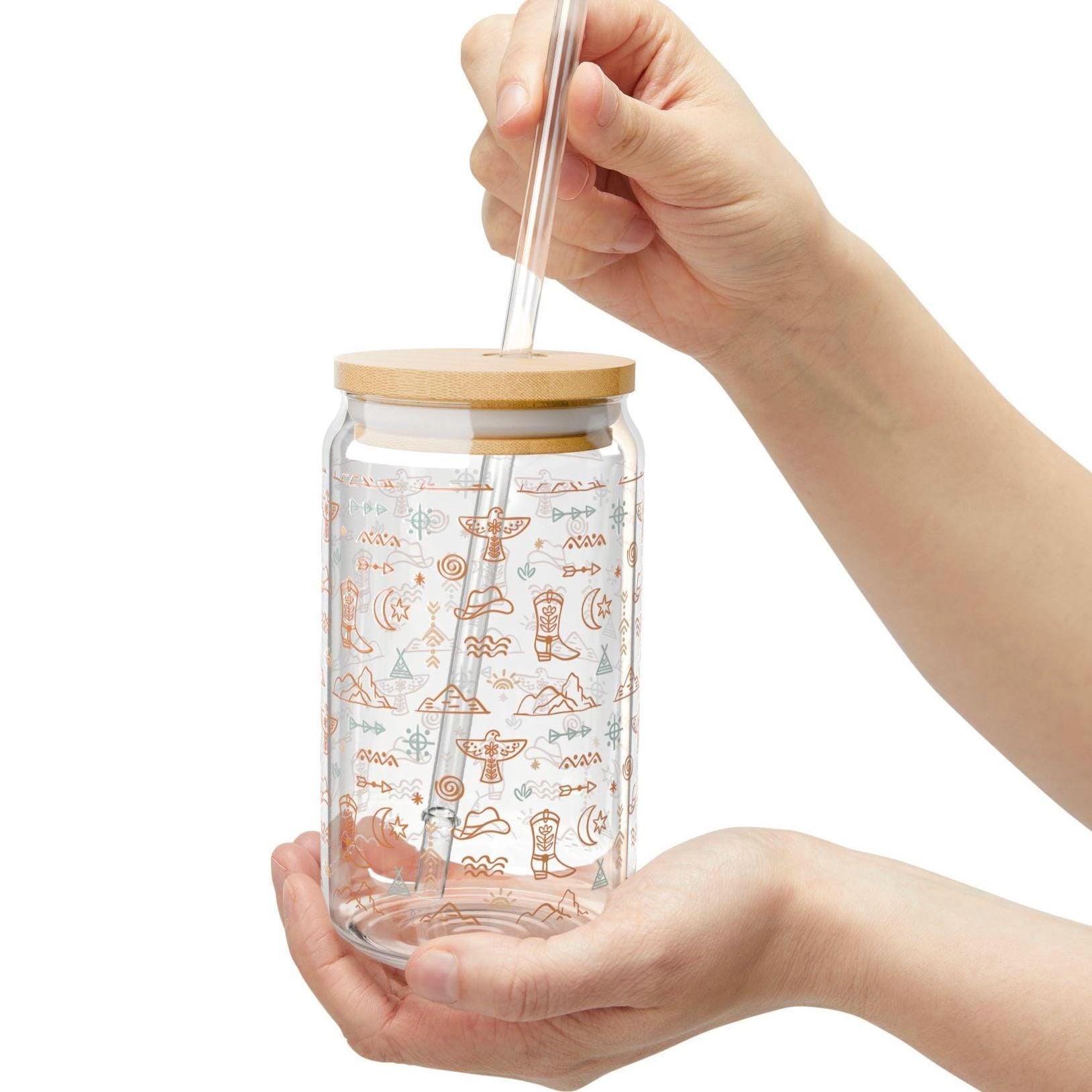 ✓ Iconic western design with thunderbirds, arrows, boots & mountain motifs ✓ Clear 16oz tempered glass—sturdy, stylish, and perfect in hand ✓ Includes eco-friendly bamboo lid + durable Tritan straw ✓ Ideal for iced coffee, smoothies, tea, or lemon water on the go ✓ Perfect for Earth Day gifts, summer birthdays, and housewarming vibe