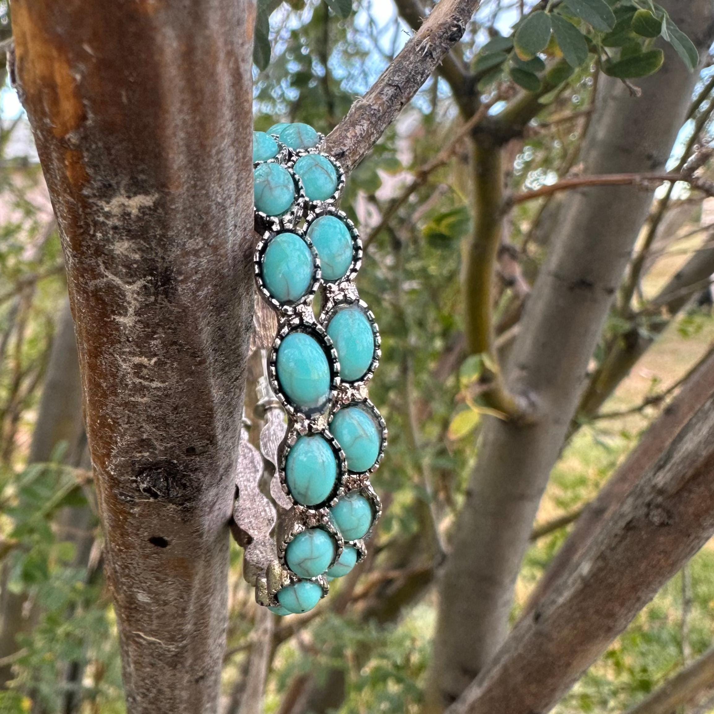 Western Turquoise Hoop Earrings ✨Western Earrings for Women
Featuring a bold C-shape design, a burnished silver finish, and vibrant gemstone inlay, they blend rustic elegance with boho-chic vibes. Large hoop earrings 1.8" diameter. Ship FREE w/ $35+
