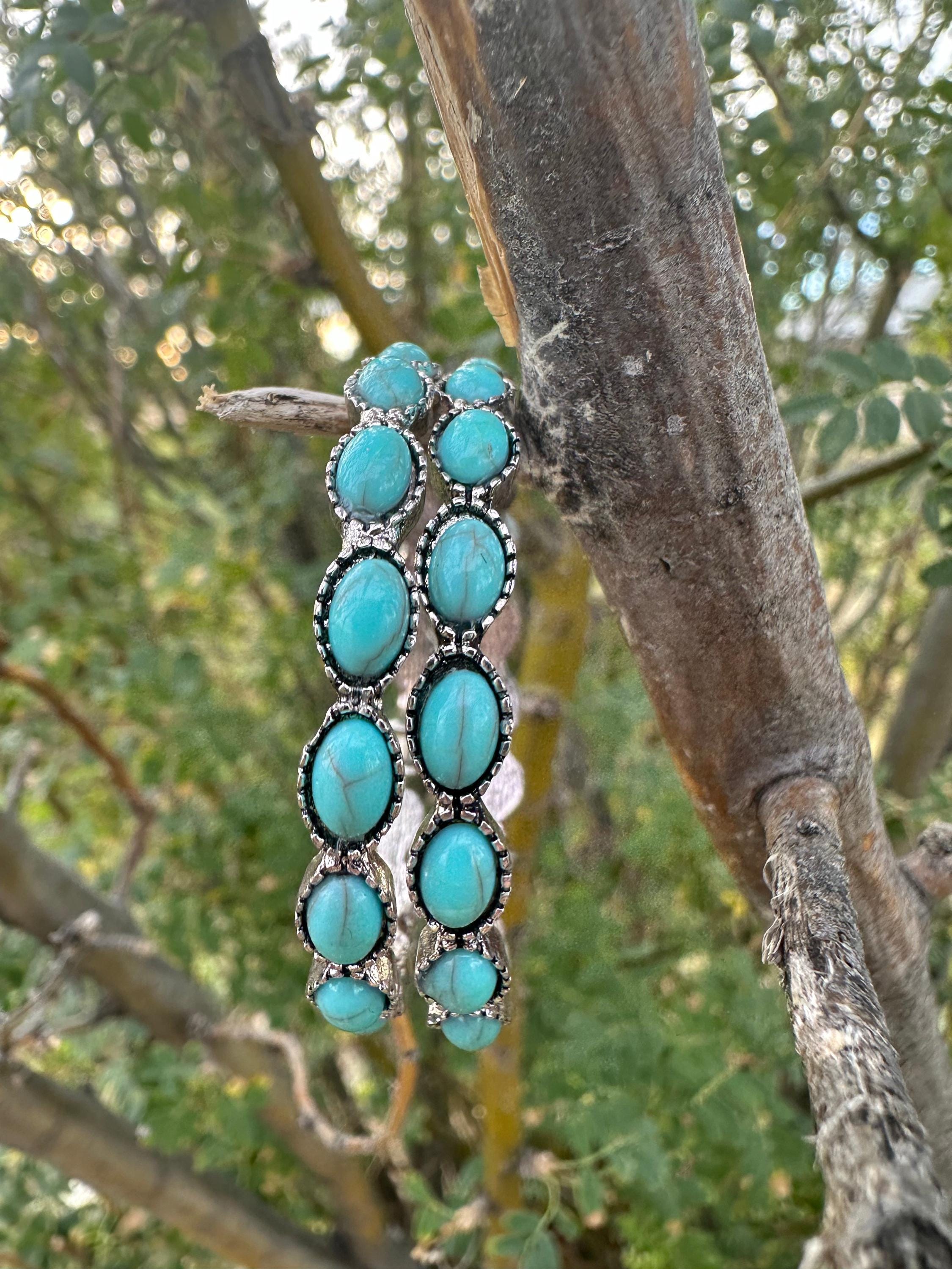 Western Turquoise Hoop Earrings ✨Western Earrings for Women
Featuring a bold C-shape design, a burnished silver finish, and vibrant gemstone inlay, they blend rustic elegance with boho-chic vibes. Large hoop earrings 1.8" diameter. Ship FREE w/ $35+