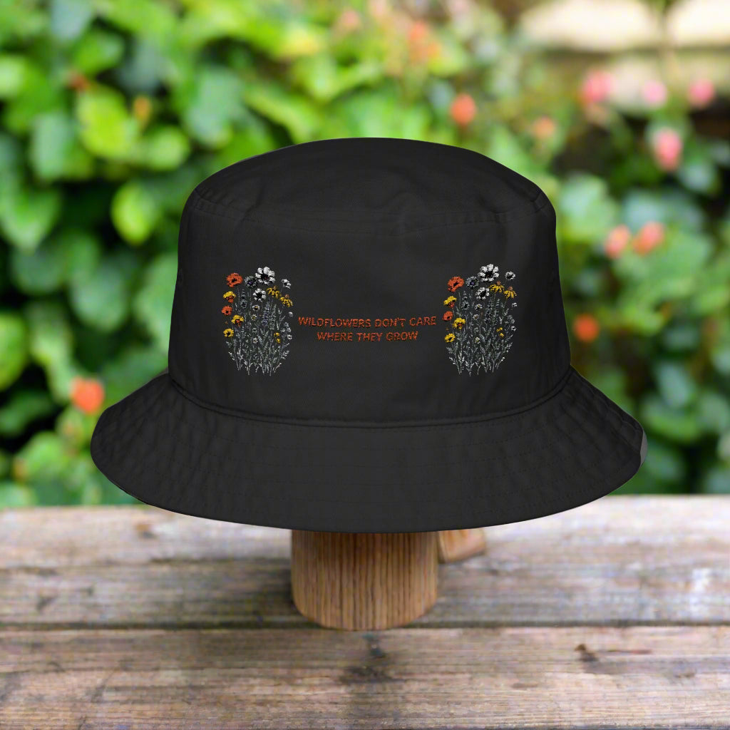 BLACK EMBROIDERED WILDFLOWER BUCKET HAT