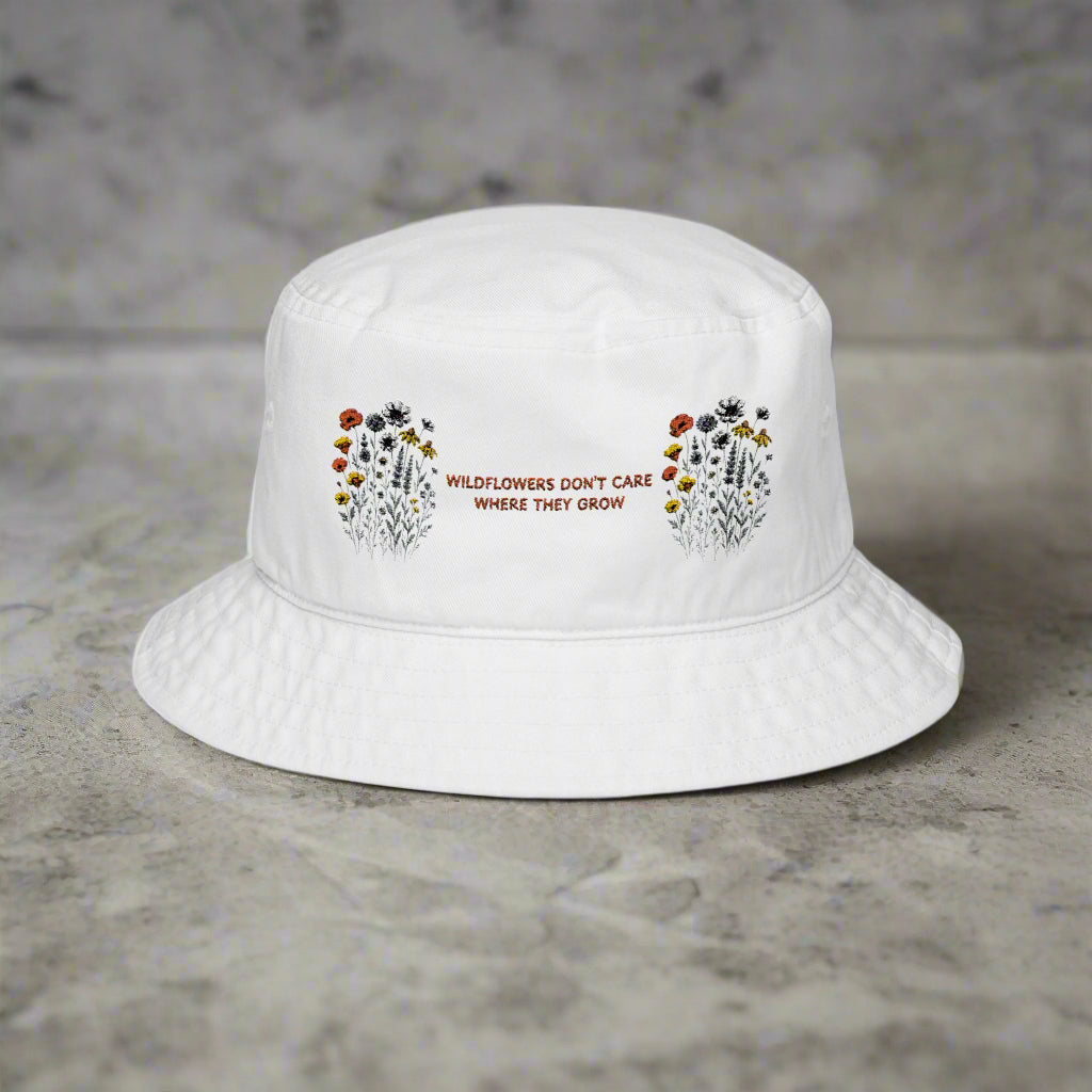 EMBROIDERED WILDFLOWER BUCKET HAT