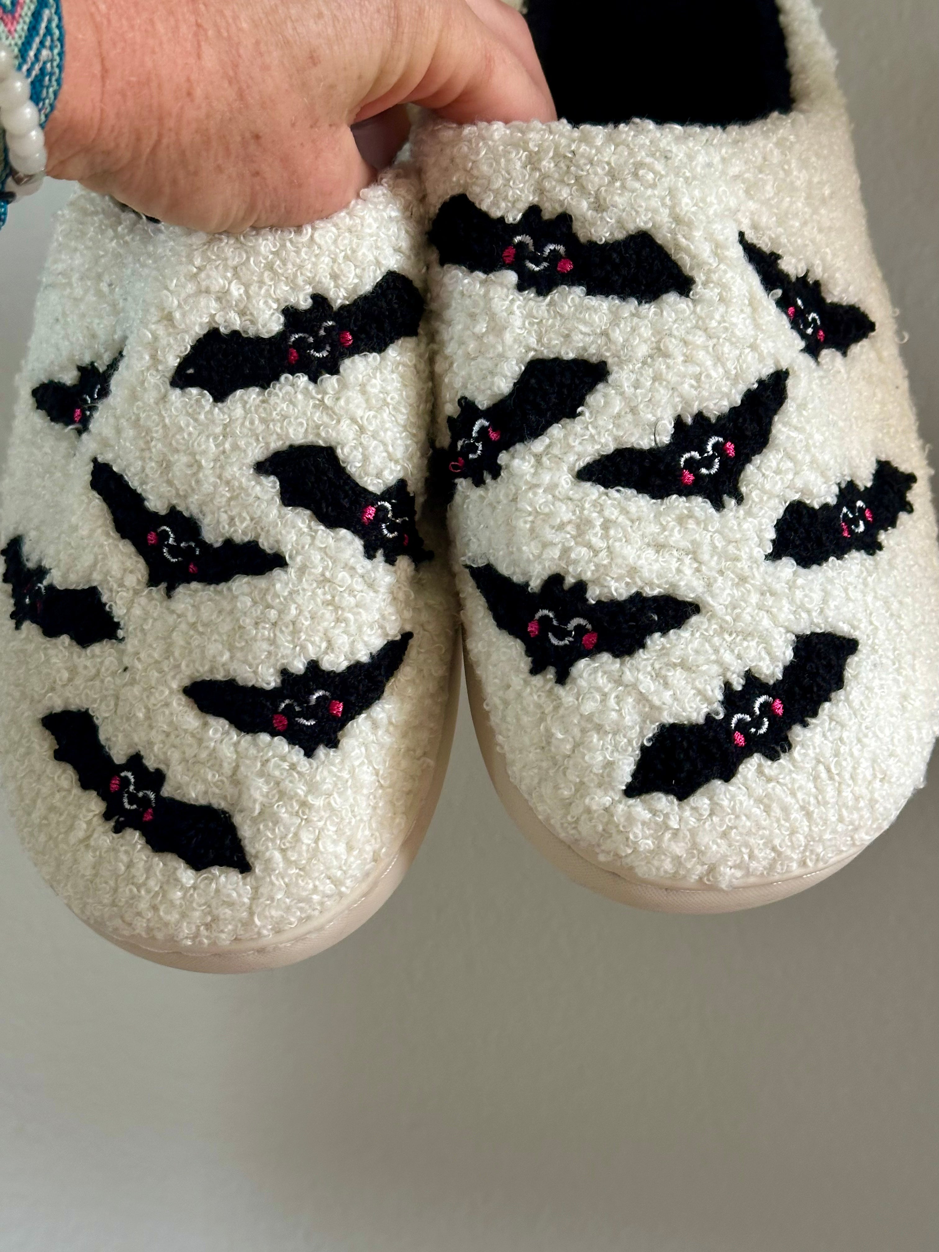 Bat Slippers Halloween Slippers for Women Plush Bat Slippers Cute Bats