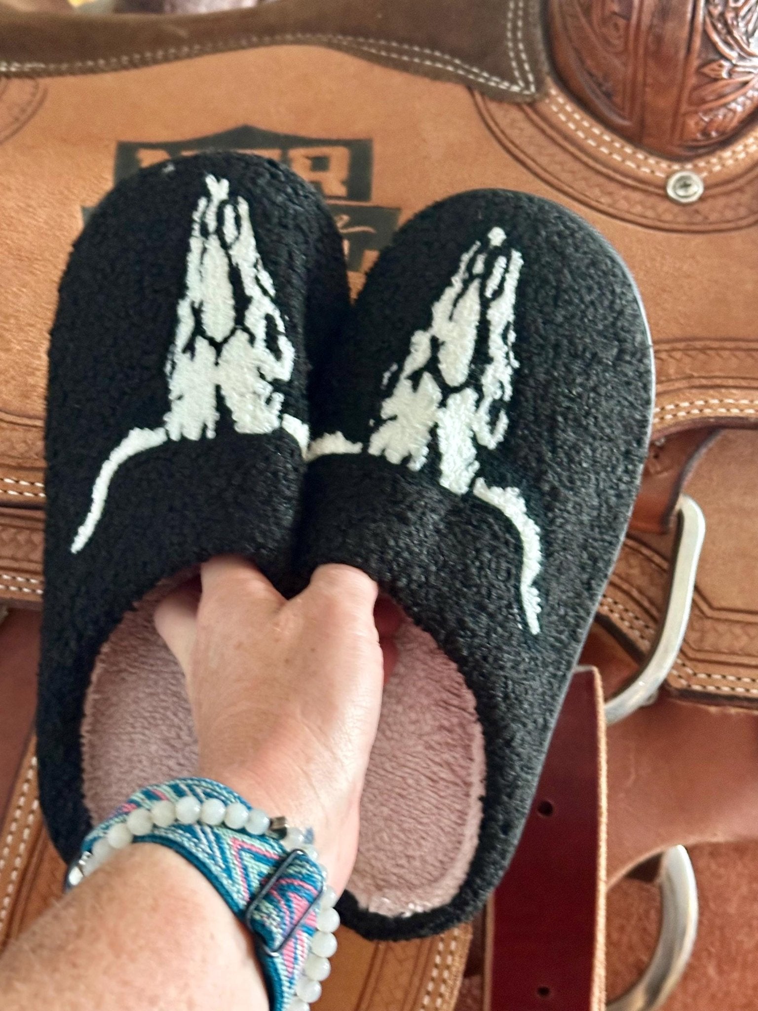 COWGIRL GIFT, Longhorn Skull Slippers - Razels