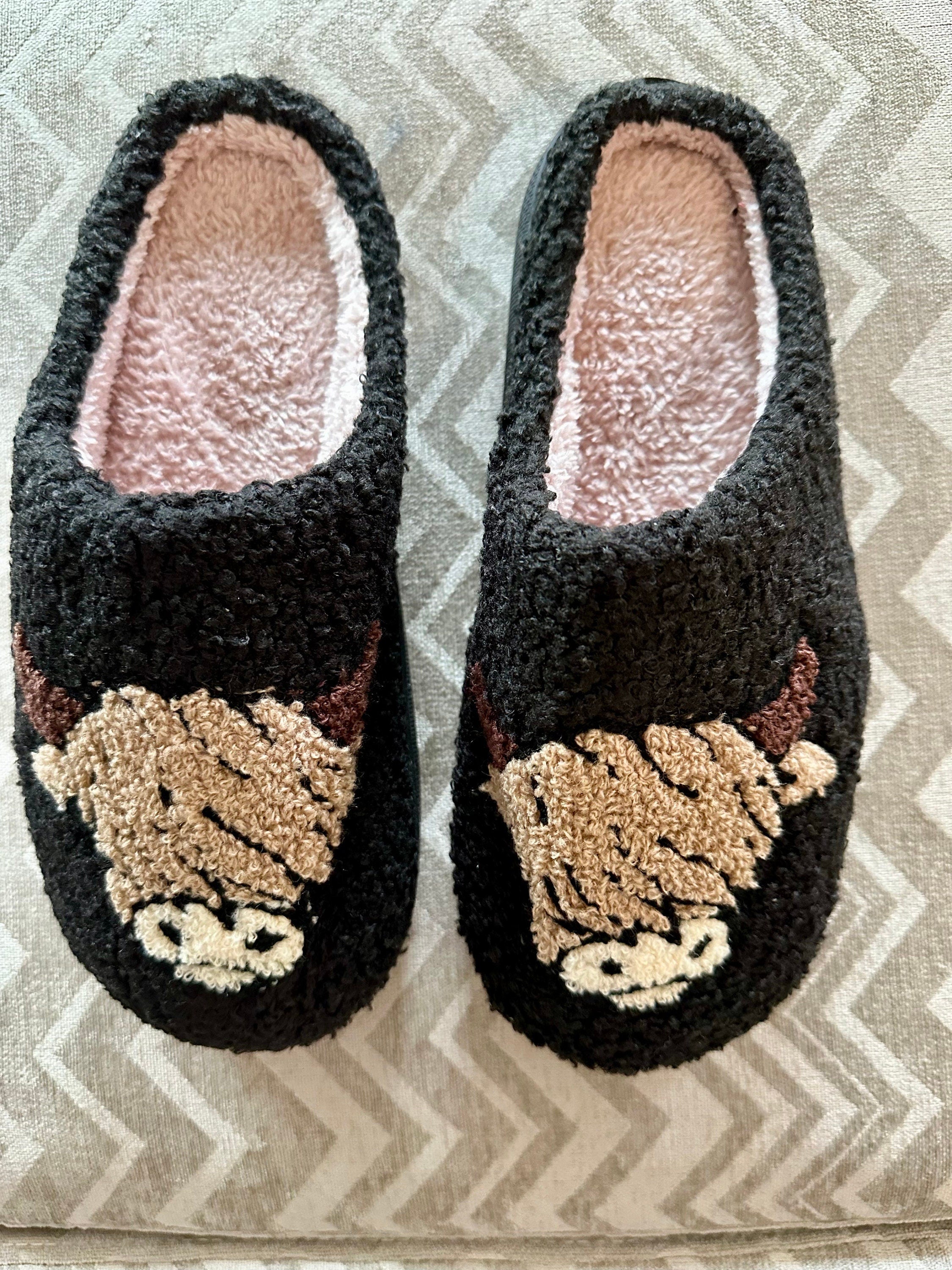 Comfy Scottish Highlander Slippers available in Beige, White and Black. These Western Cow Slippers feature the cutest highlander cow and are so comfy you&#39;ll never take them off! With a rubber sole, you can trek inside and out!