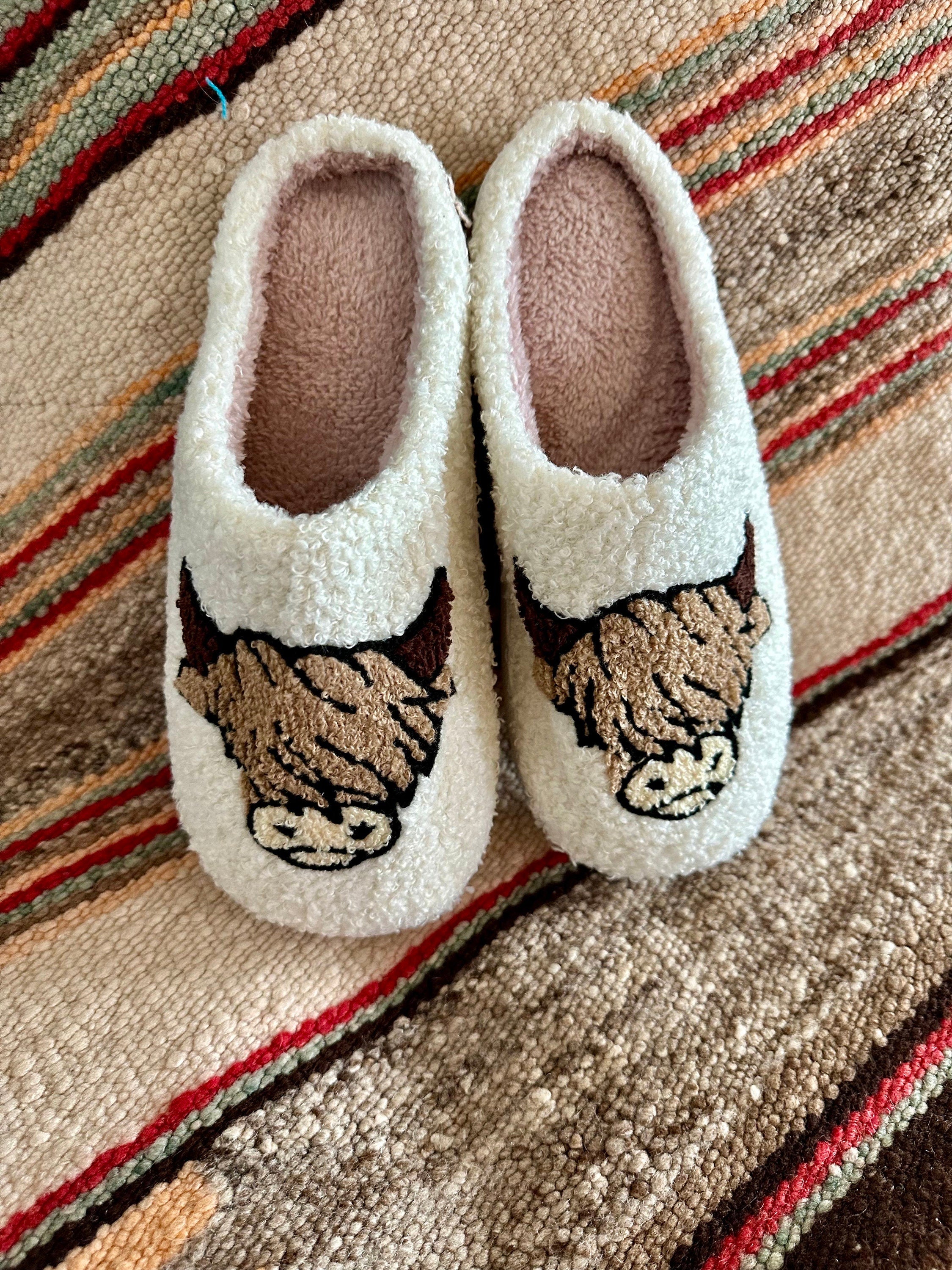 Comfy Scottish Highlander Slippers available in Beige, White and Black. These Western Cow Slippers feature the cutest highlander cow and are so comfy you&#39;ll never take them off! With a rubber sole, you can trek inside and out!