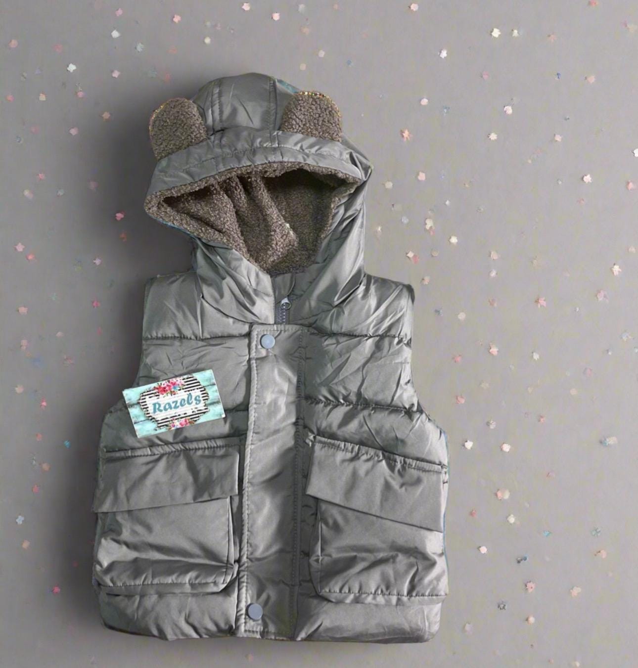 🍂 Back to Preschool Must-Have — The Cutest Puffer Vests!
Oh my ears… aren’t these the cutest little vests you’ve ever seen?! Perfect for fall layering, these puffer vests are warm, lightweight, and totally adorable.

Whether it’s the morning school run, pumpkin patch trips, or just adding a cozy touch to any outfit — these are a must!

✓ Great for layering over hoodies or long sleeves
✓ Available in 4 fun colors — good luck picking just one!
✓ Sizes 18/24 months up to 5T
