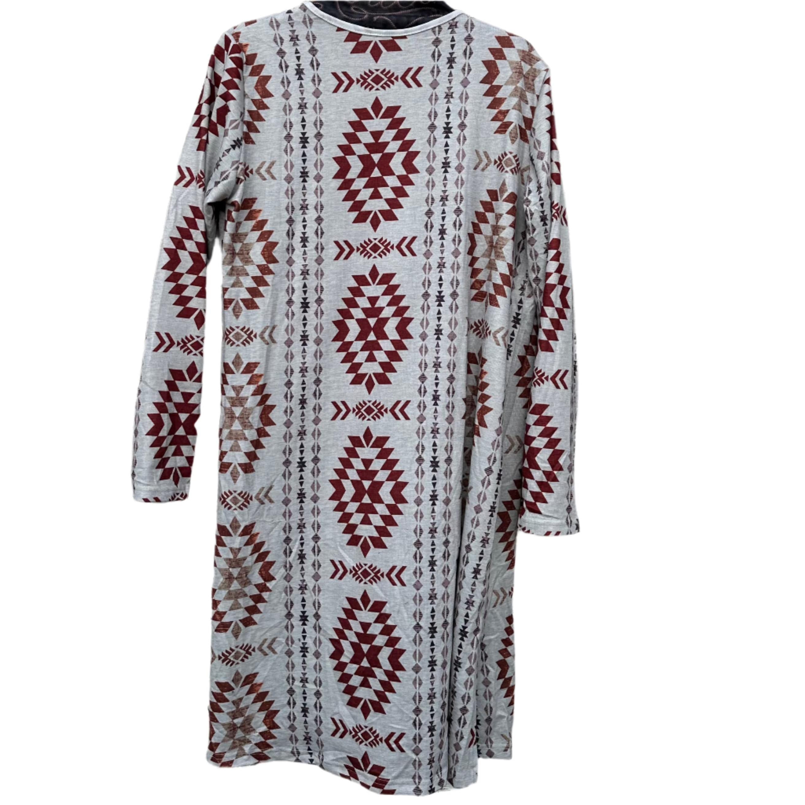 Western Aztec Print Cardigan – Cozy Fall Layering Piece
features an Aztec print throughout, and an open front design. This Western Cardigan offers versatile styling options, making it the perfect layering piece for any outfit.