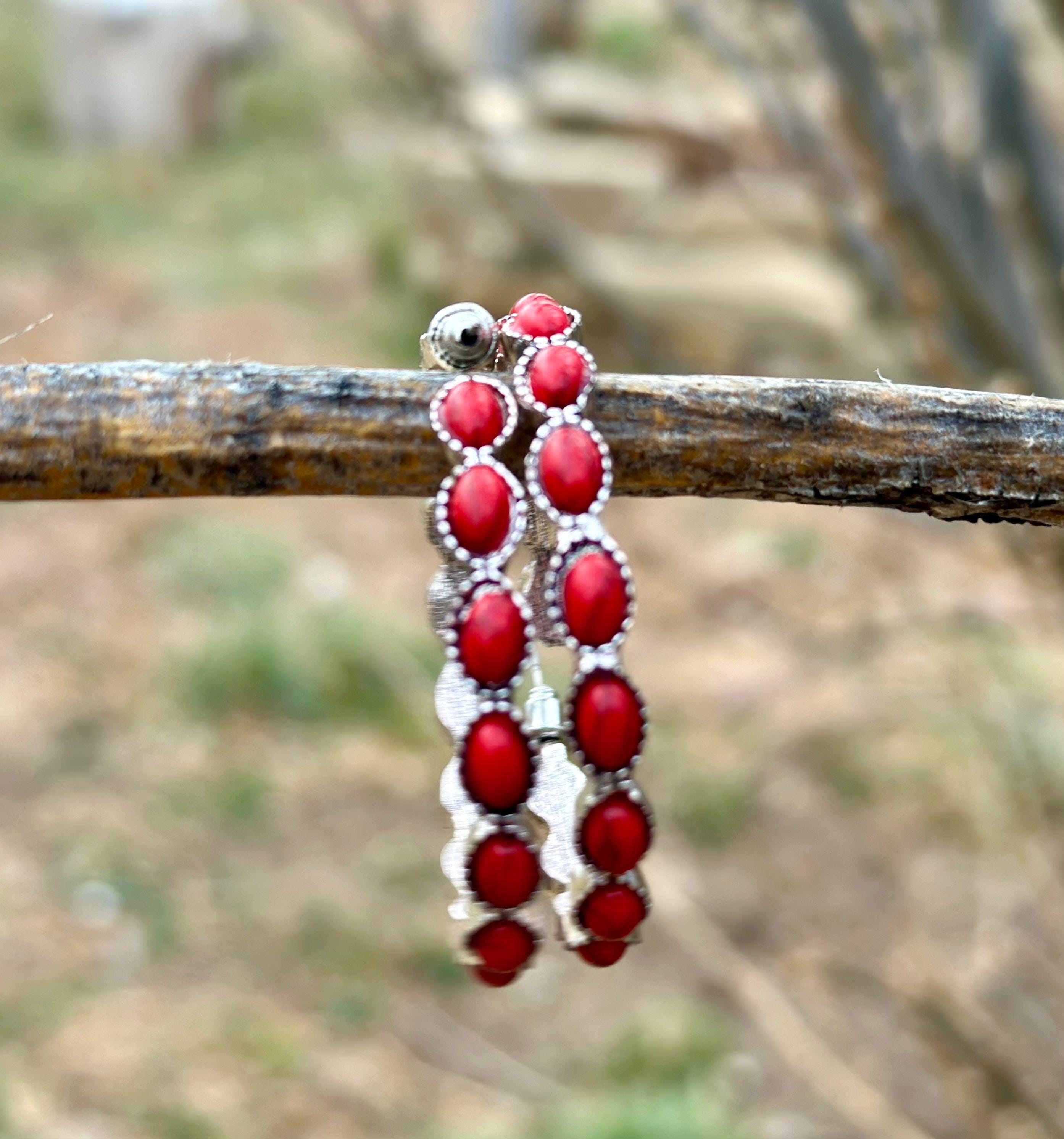 Fiery Red Hoop Earrings – Boho Western Style
These fiery red hoops are perfect for adding a pop of festive color to your holiday outfits or as a unique gift under the Christmas tree. Large hoops measure 1.8 inches.