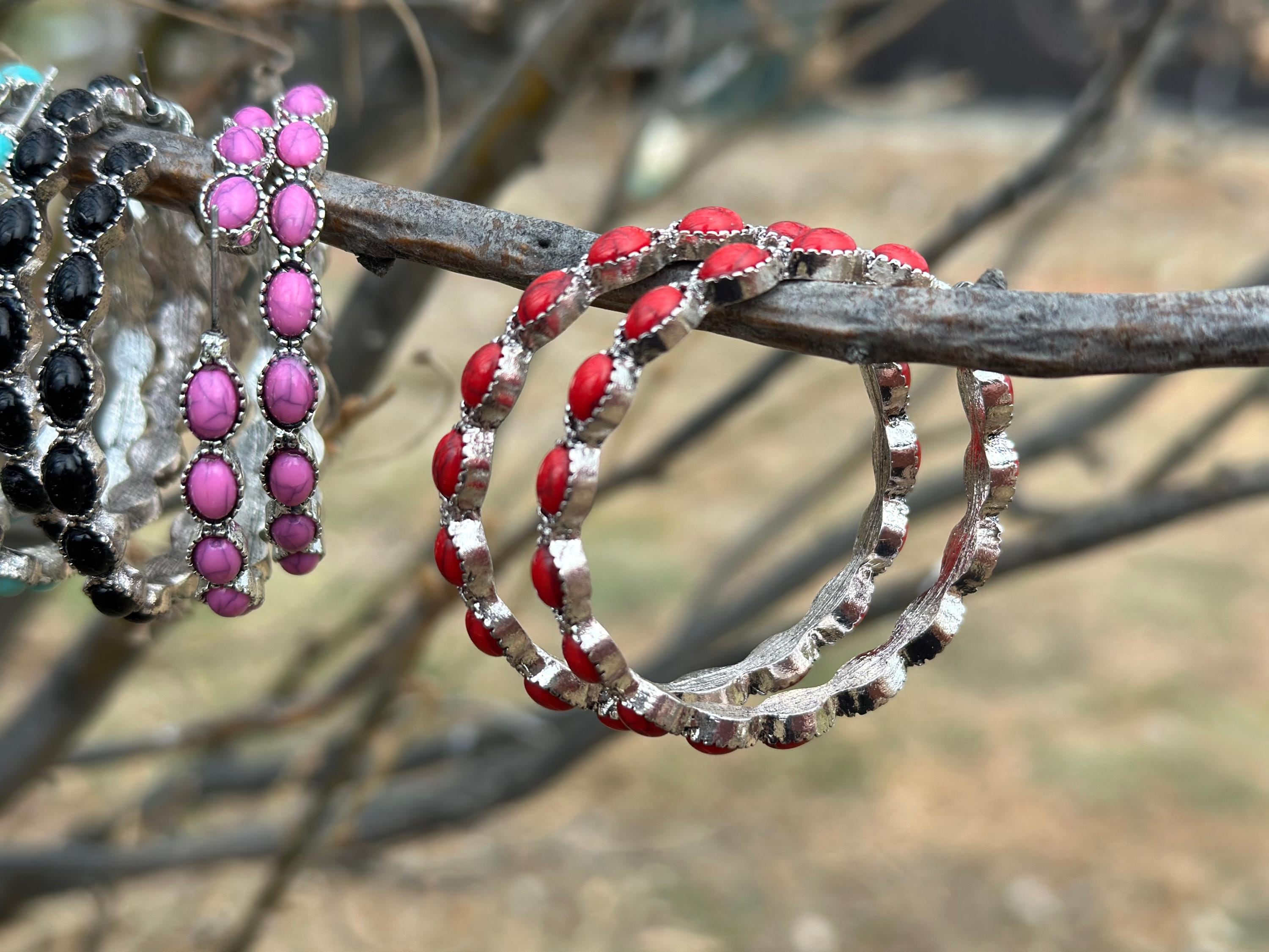 Fiery Red Hoop Earrings – Boho Western Style
These fiery red hoops are perfect for adding a pop of festive color to your holiday outfits or as a unique gift under the Christmas tree. Large hoops measure 1.8 inches.