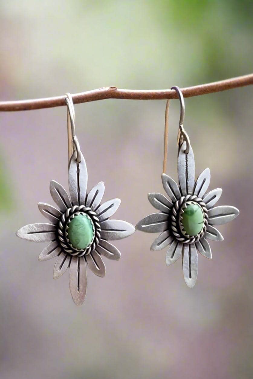 Add a touch of Western elegance this holiday season with these stunning green flower dangle earrings! 🌼 Featuring a unique flower design with a turquoise center, these earrings bring effortless nature-inspired beauty to any outfit.