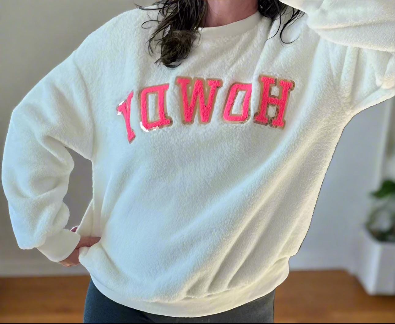 PINK HOWDY Patch SWEATSHIRT, Cowgirl Sweatshirt, Womens Western Sweatshirt -Razels