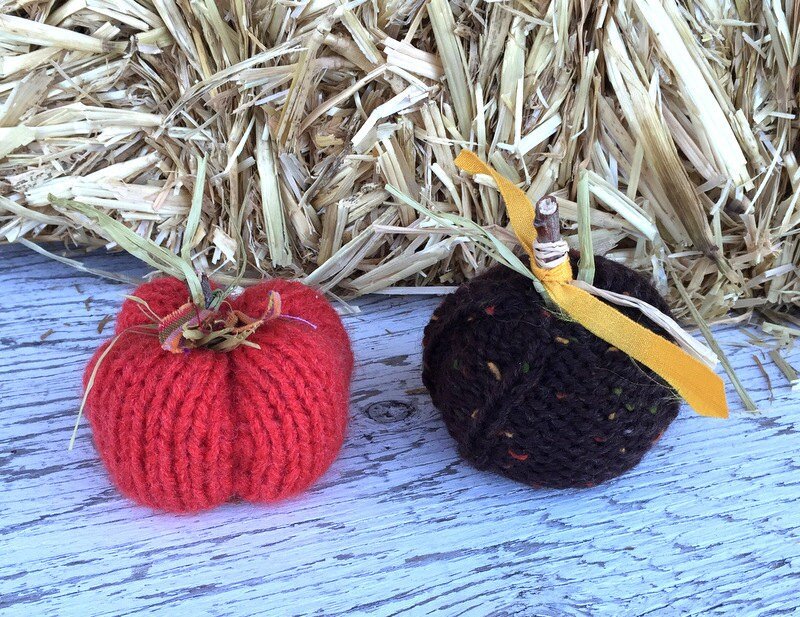 Knit MINI PUMPKINS, Shabby Chic Knit Pumpkins, Rustic Primitive Fall Pumpkins, Fall Autumn Decor, Halloween Decor, - Razels