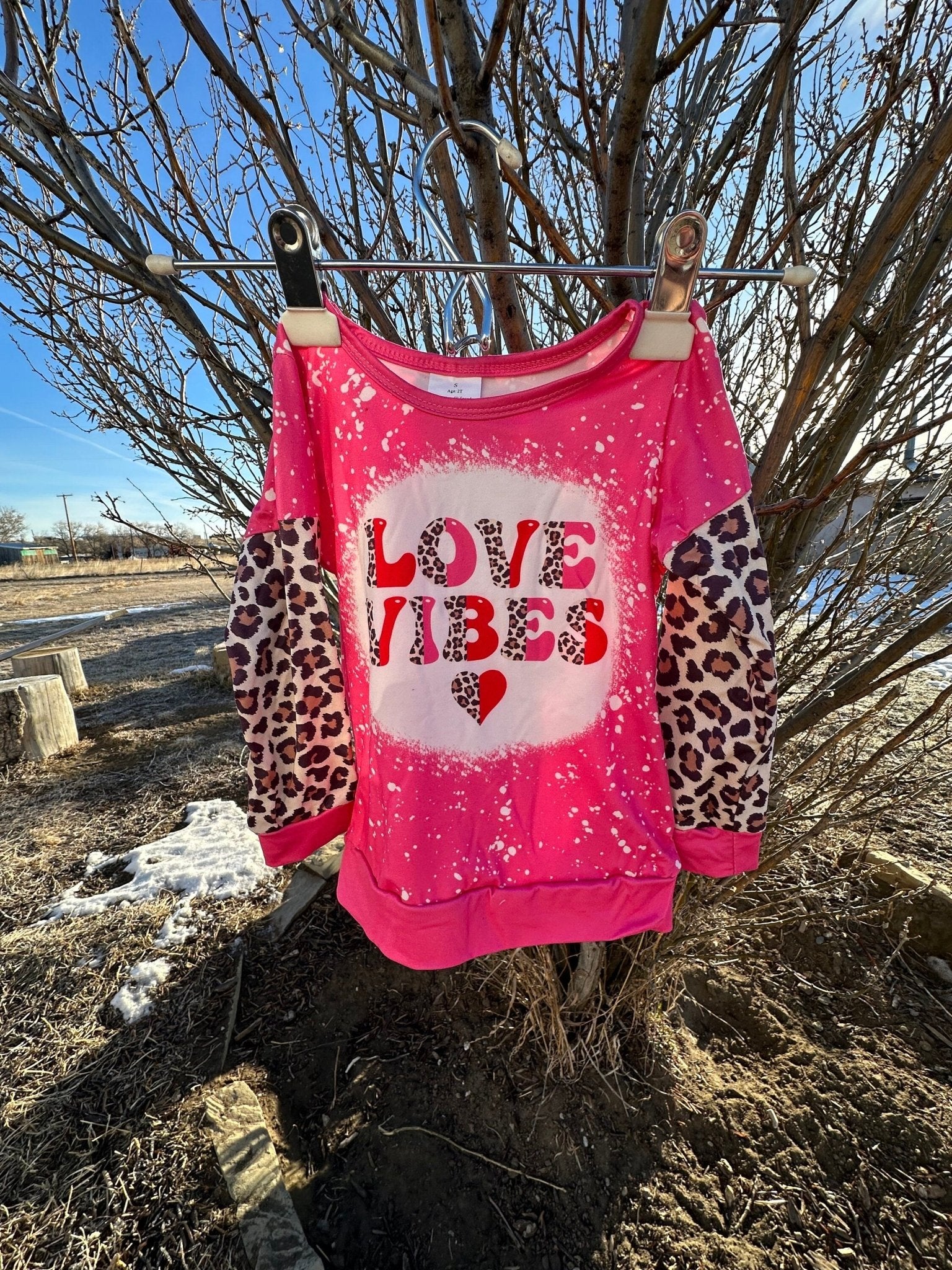 LOVE VIBES longsleeve shirt, Valentine’s Day t-shirt - Razels
