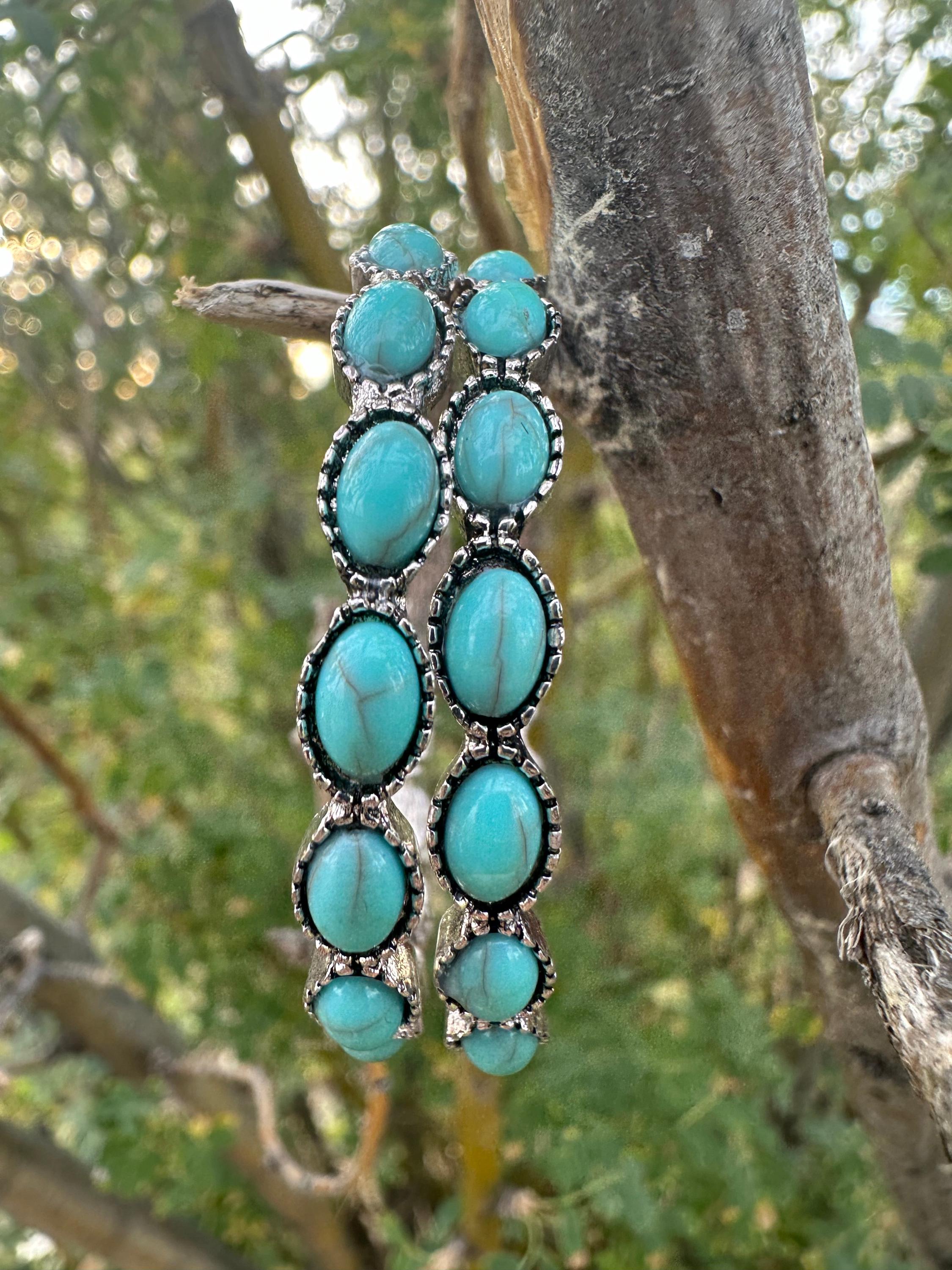 Western Turquoise Hoop Earrings ✨Western Earrings for Women
Featuring a bold C-shape design, a burnished silver finish, and vibrant gemstone inlay, they blend rustic elegance with boho-chic vibes. Large hoop earrings 1.8" diameter. Ship FREE w/ $35+